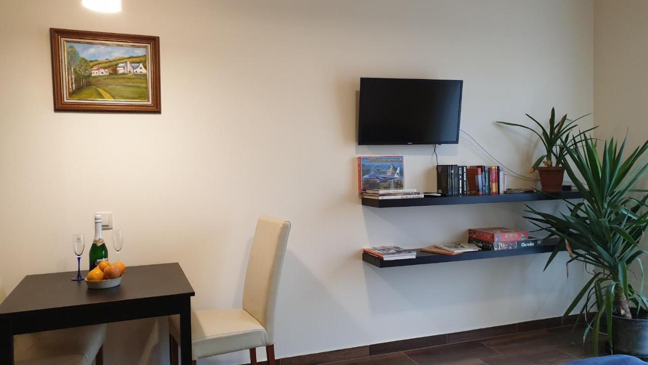 Buzavirag Apartmanhaz Balatonakali Buitenkant foto