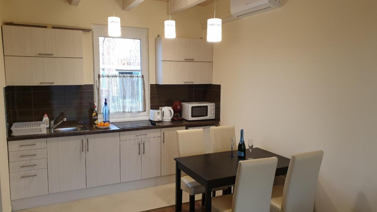 Buzavirag Apartmanhaz Balatonakali Buitenkant foto