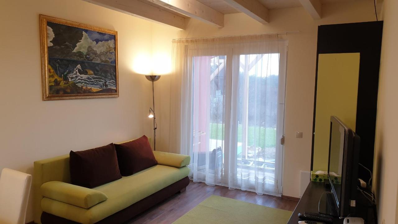 Buzavirag Apartmanhaz Balatonakali Buitenkant foto