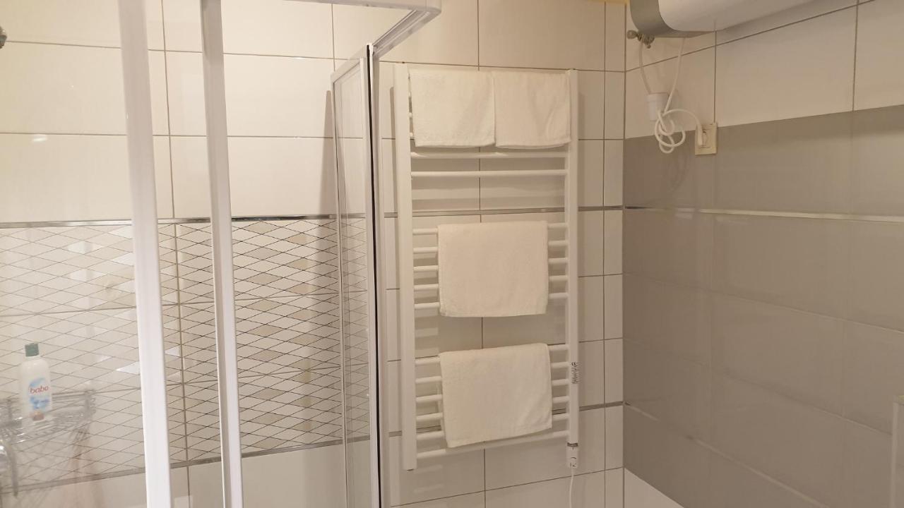 Buzavirag Apartmanhaz Balatonakali Buitenkant foto