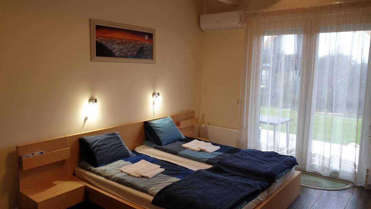 Buzavirag Apartmanhaz Balatonakali Buitenkant foto