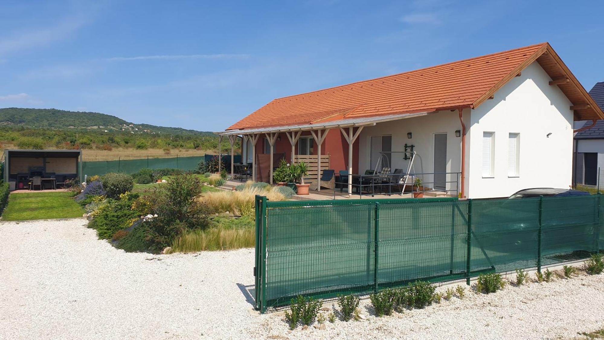 Buzavirag Apartmanhaz Balatonakali Buitenkant foto