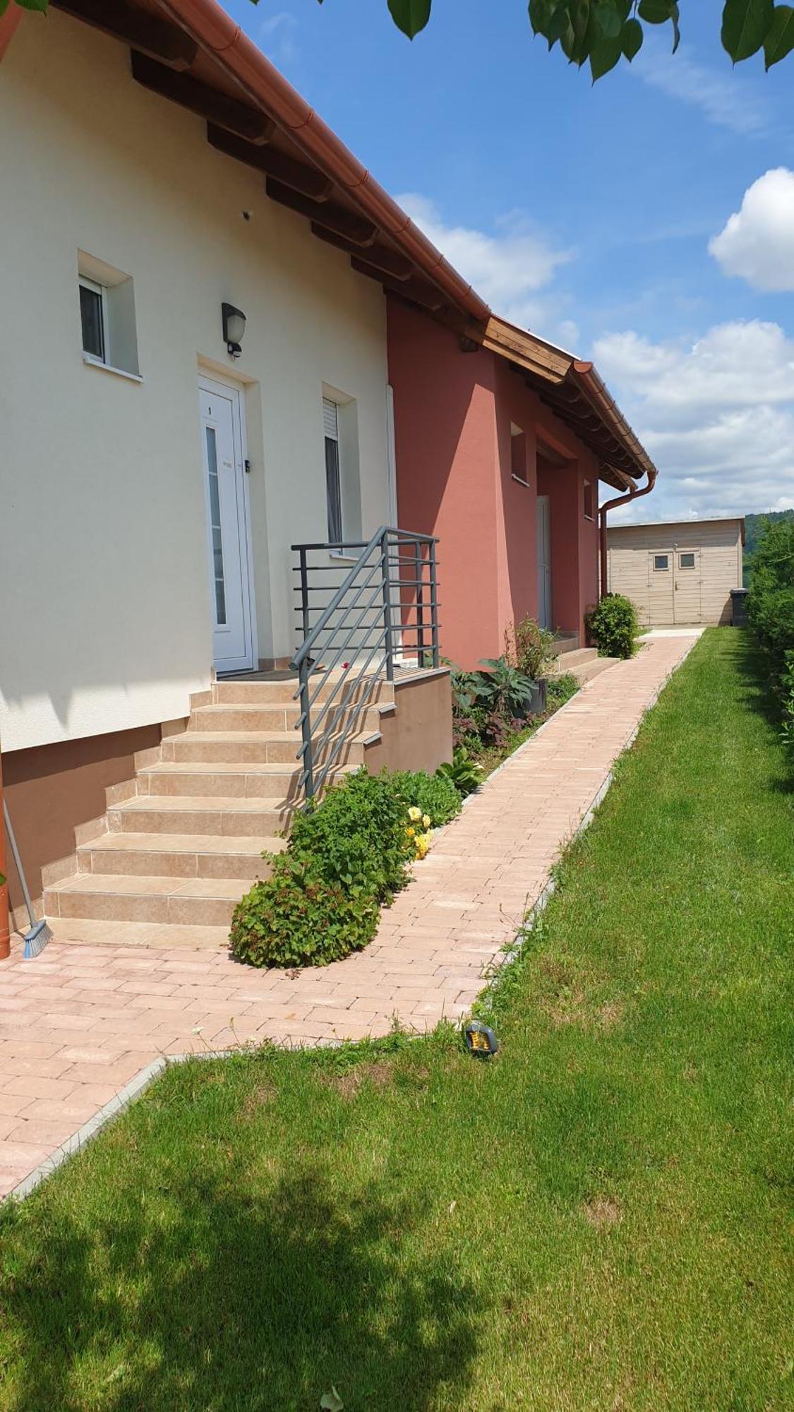 Buzavirag Apartmanhaz Balatonakali Buitenkant foto